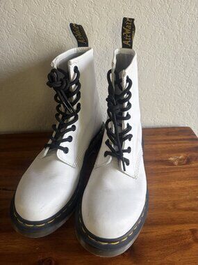 Dr Doc Martens Boots 25057 Women Size 7 White Leather Platform Combat Boots